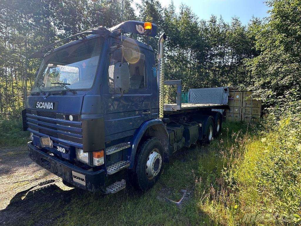 Scania 113 Rol kiper kamioni sa kukom za podizanje tereta