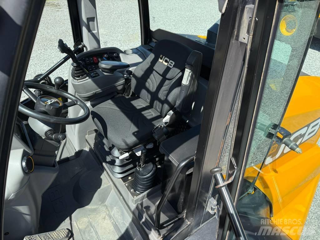 JCB TM 320 Poljoprivredni teleskopski utovarivači