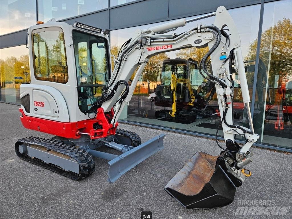 Takeuchi TB 225 Mini bageri < 7t