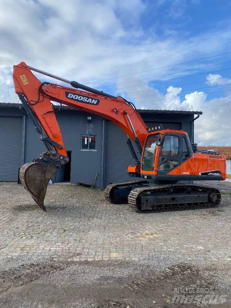 Doosan DX 220 NLC Bageri guseničari
