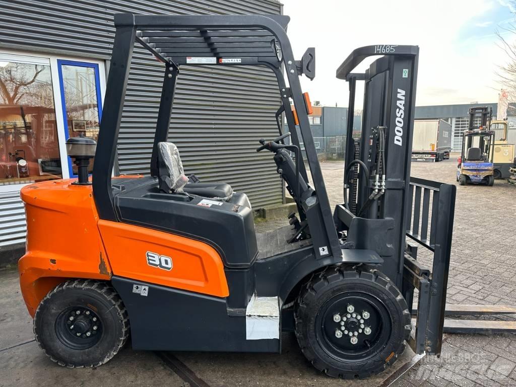 Doosan D30NX Dizelski viljuškari