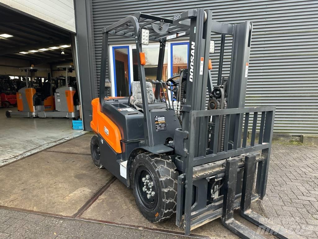 Doosan D30NX Dizelski viljuškari