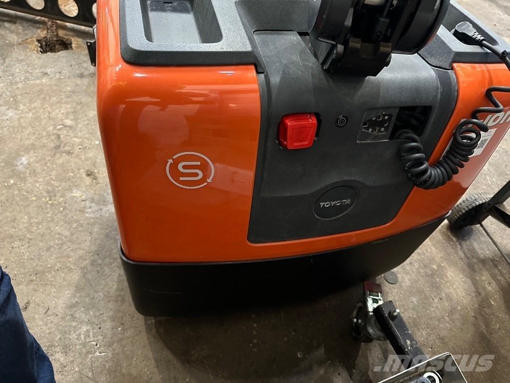 Toyota HWE 100 Ručni električni viljuškar