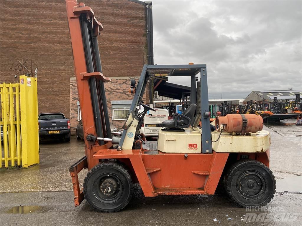 Nissan BF05H50U Dizelski viljuškari