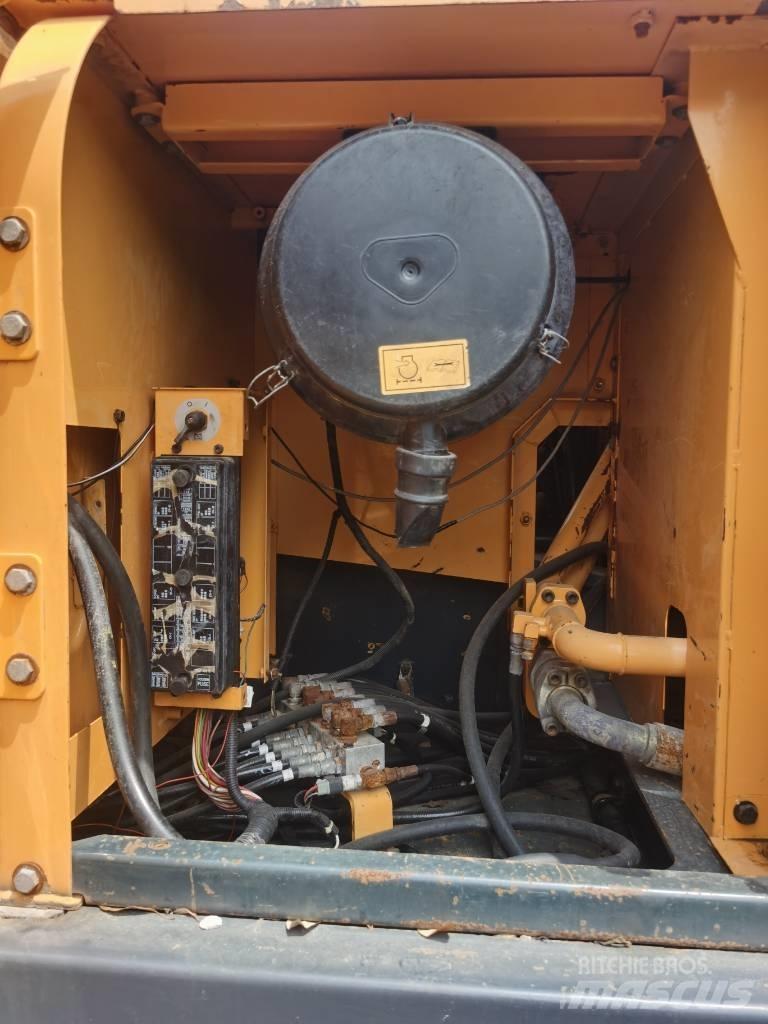 Hyundai R305LC-9T Bageri guseničari