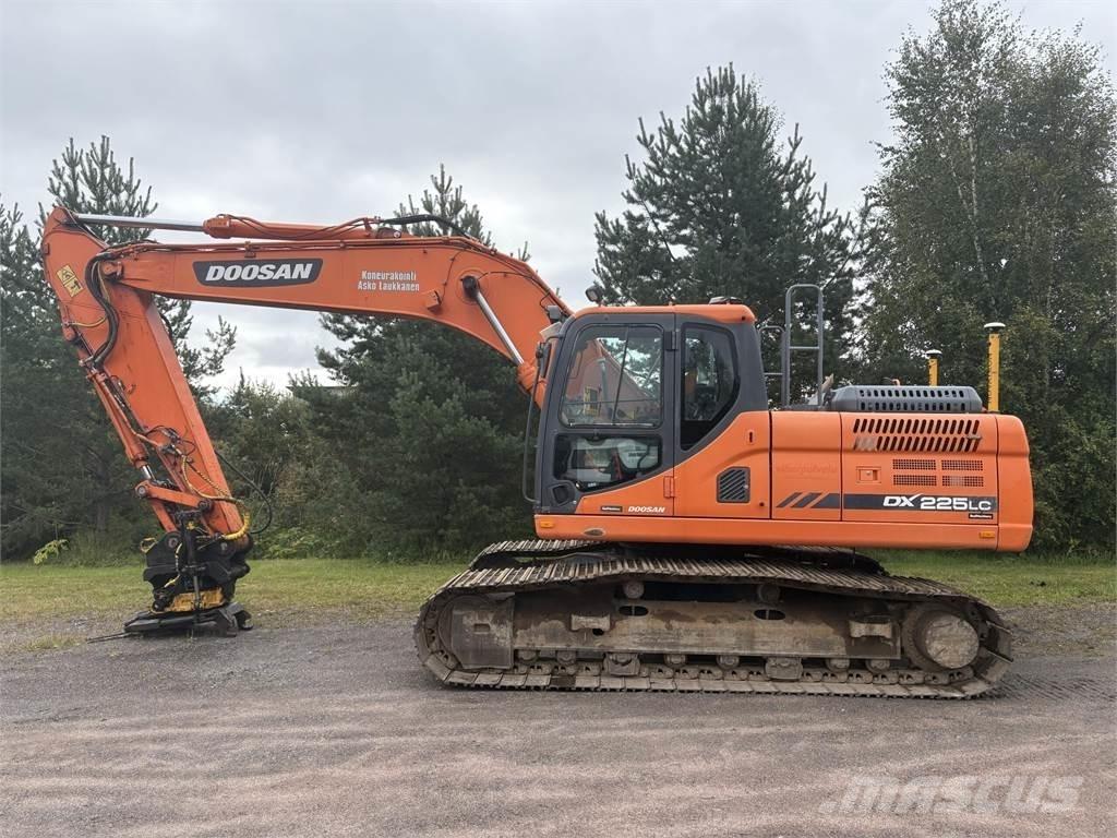 Doosan DX225LC-3 Bageri guseničari