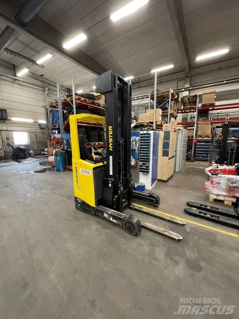 Hyster R1.4 Viljuškari sa pomičnim stupom