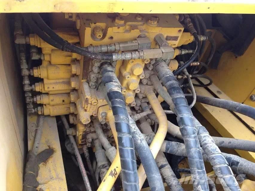 Komatsu PC 220-7 Bageri guseničari