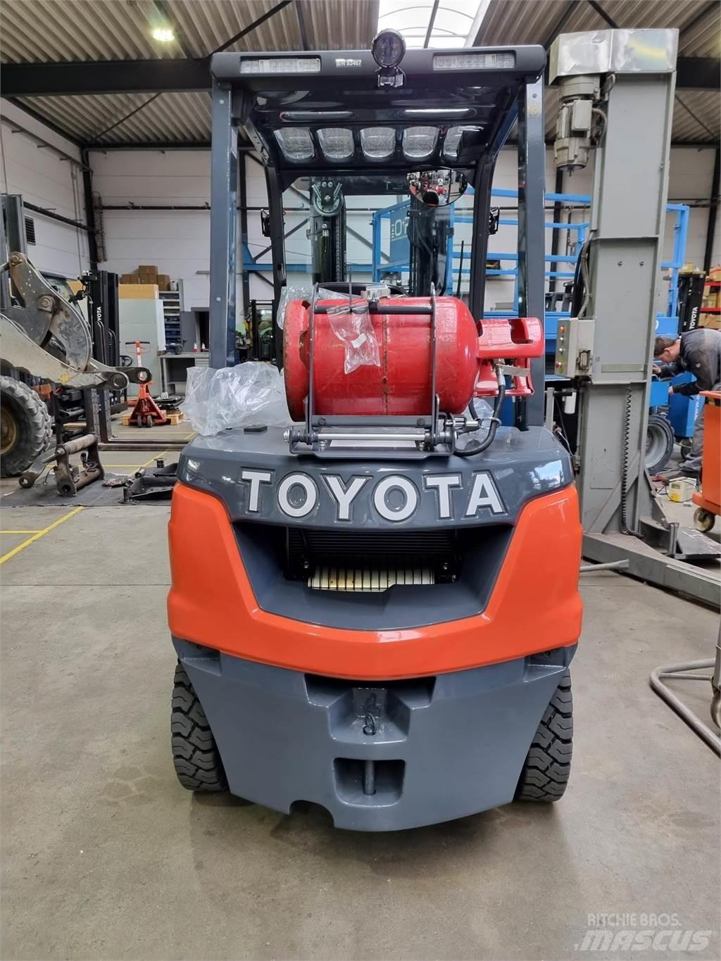 Toyota 02-8FGF25 Plinski viljuškari