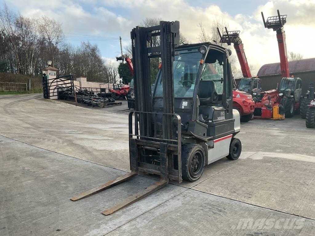 Nissan 30 Forklift Teleskopski viljuškari