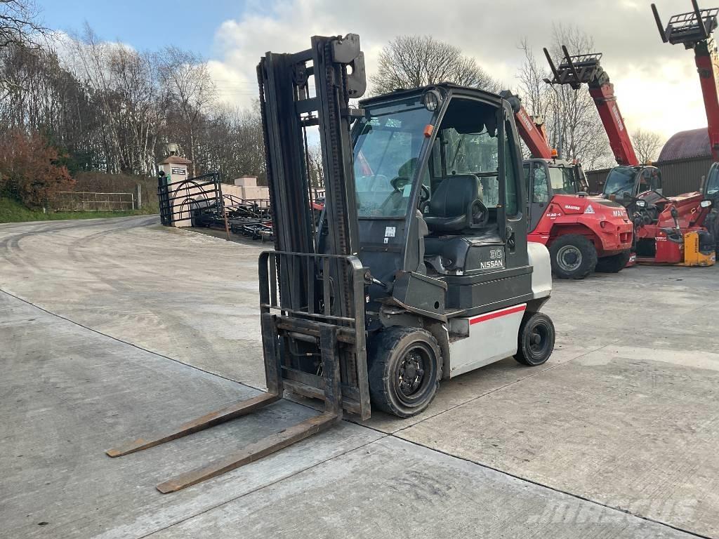 Nissan 30 Forklift Teleskopski viljuškari