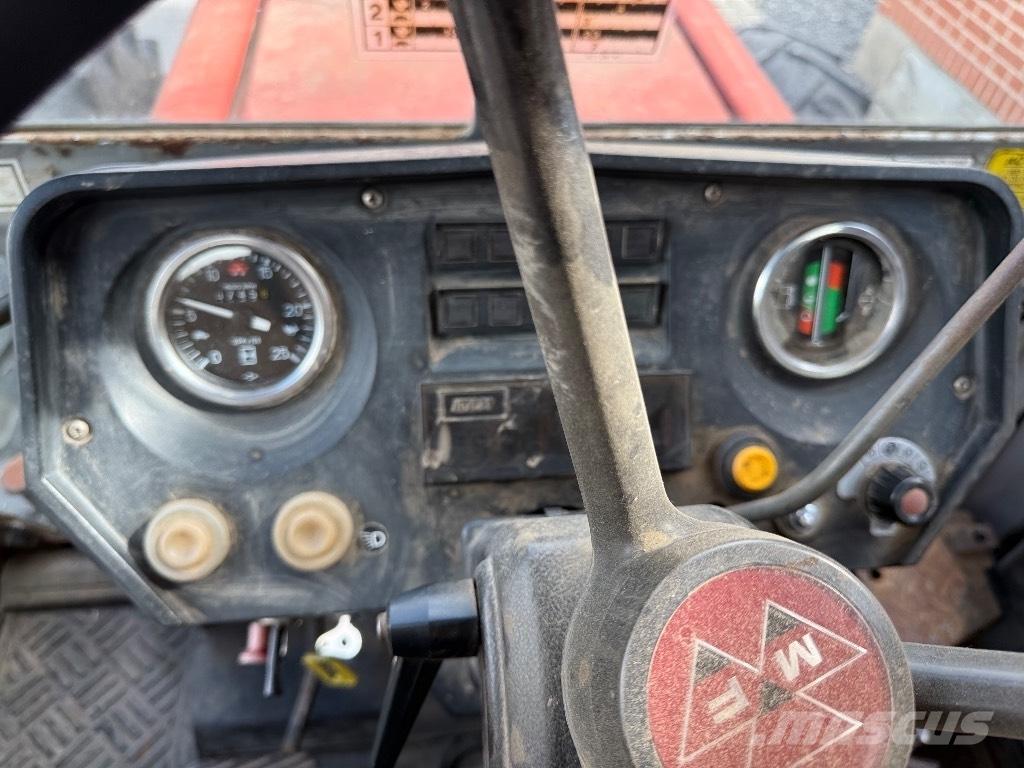 Massey Ferguson 699 Traktori