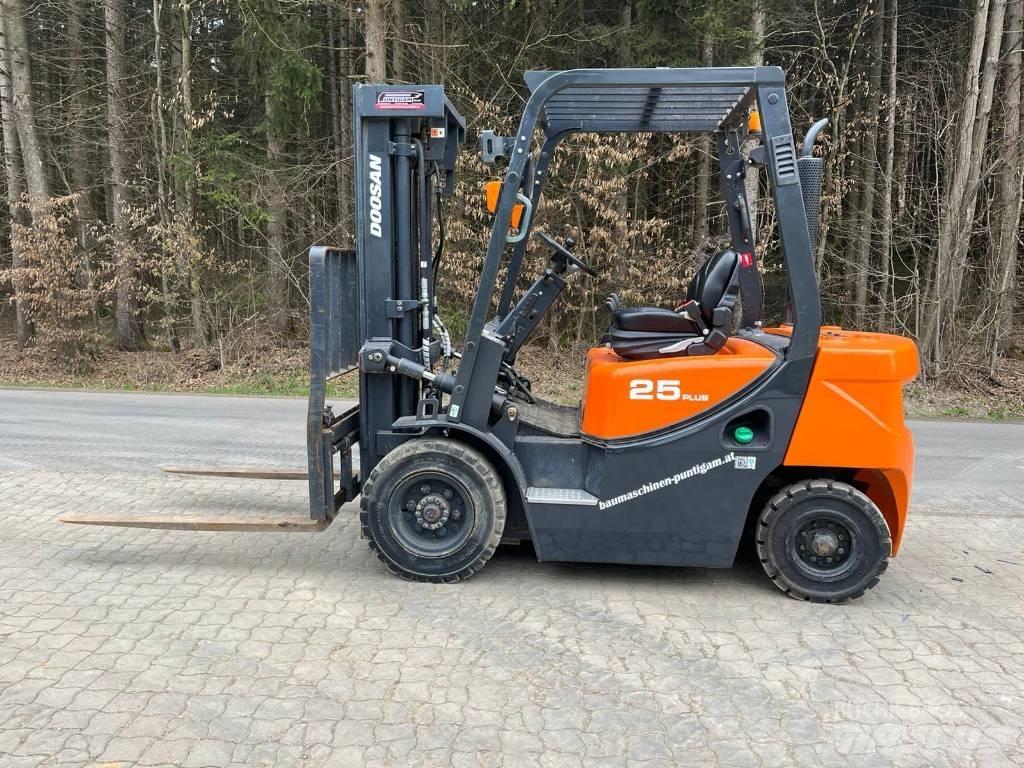 Doosan D 25 GP Dizelski viljuškari