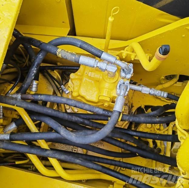 Komatsu PC220-8 Bageri guseničari