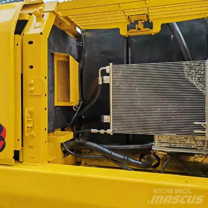 Komatsu PC220-8 Bageri guseničari