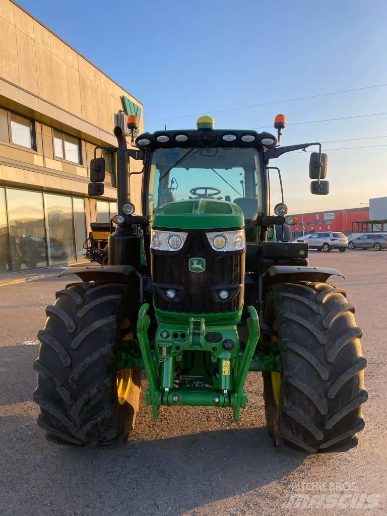 John Deere 6215 R Traktori