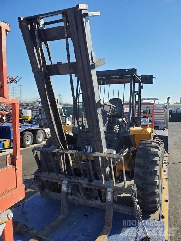 JCB 930 Vanterenski viljuškar