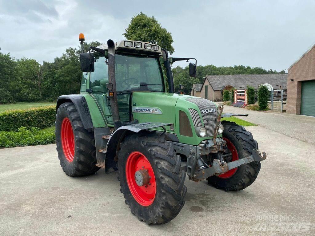 Fendt 716 Traktori