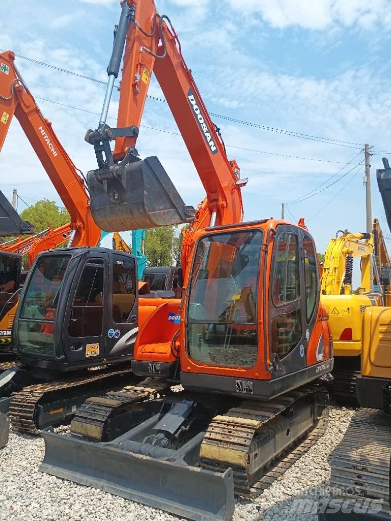 Doosan DX 75 Bageri guseničari