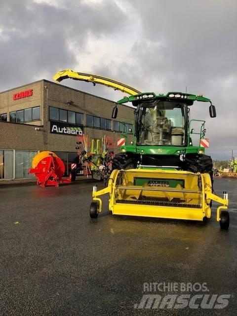 John Deere 8200 i Mašine za stočnu hranu sa sopstvenim pogonom