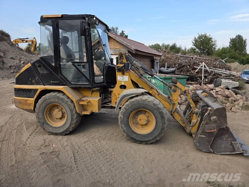CAT 906 Utovarivači na točkove