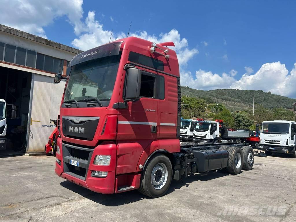 MAN TGX 26.440 Kamioni sa ravan platformom / vitlom