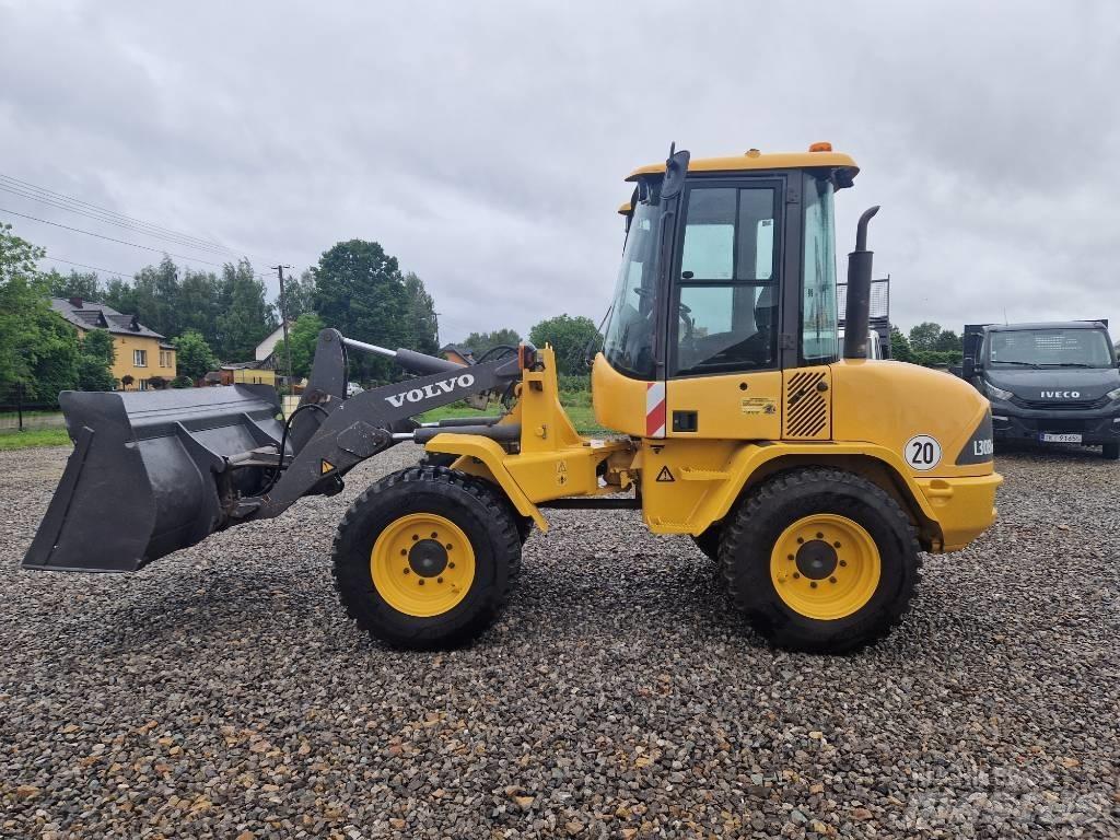 Volvo L 30 Utovarivači na točkove