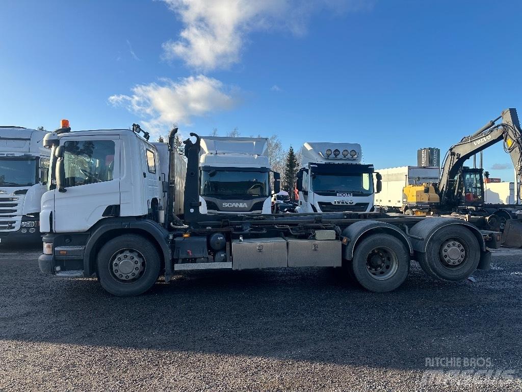Scania P420 Rol kiper kamioni sa kukom za podizanje tereta