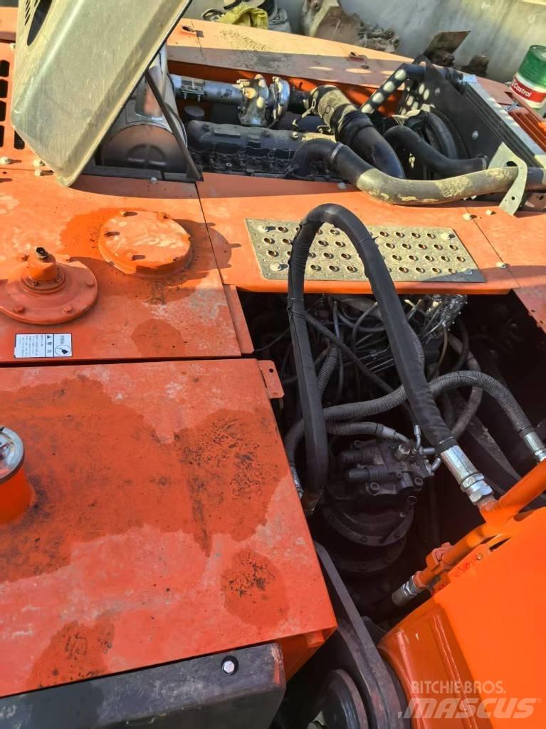 Hitachi ZX 240-3 Bageri guseničari