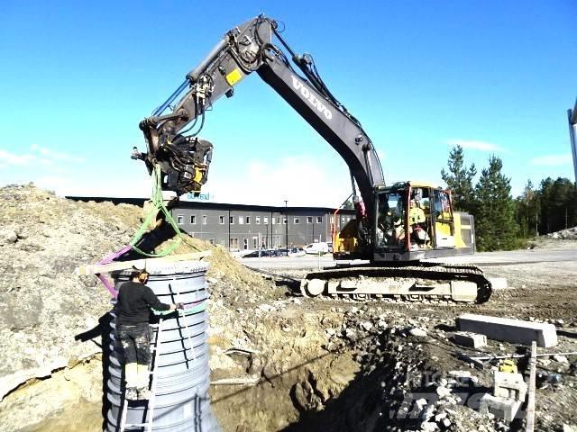 Volvo EC220EL Bageri guseničari
