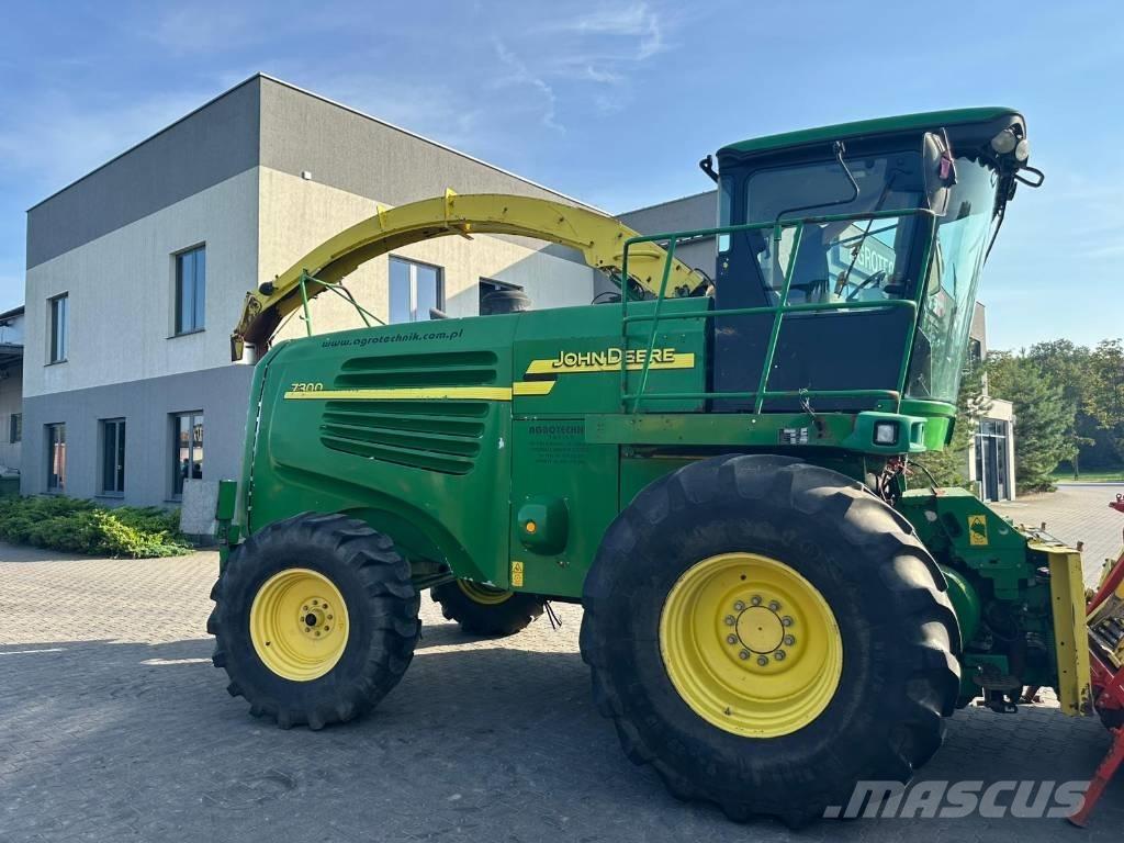 John Deere 7300 Mašine za stočnu hranu sa sopstvenim pogonom