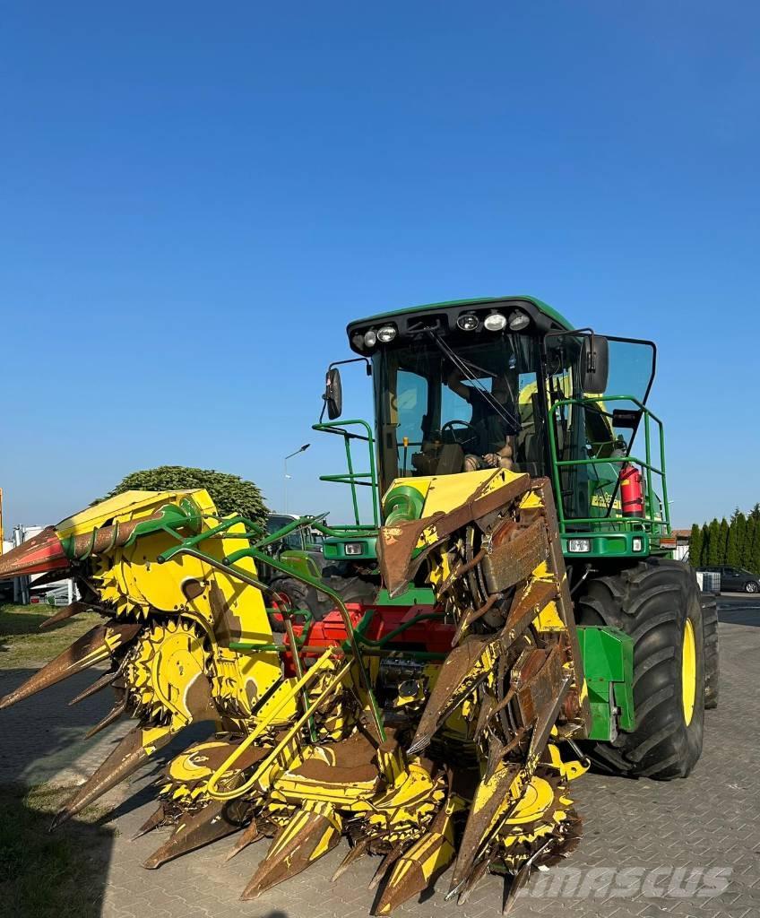 John Deere 7300 Mašine za stočnu hranu sa sopstvenim pogonom