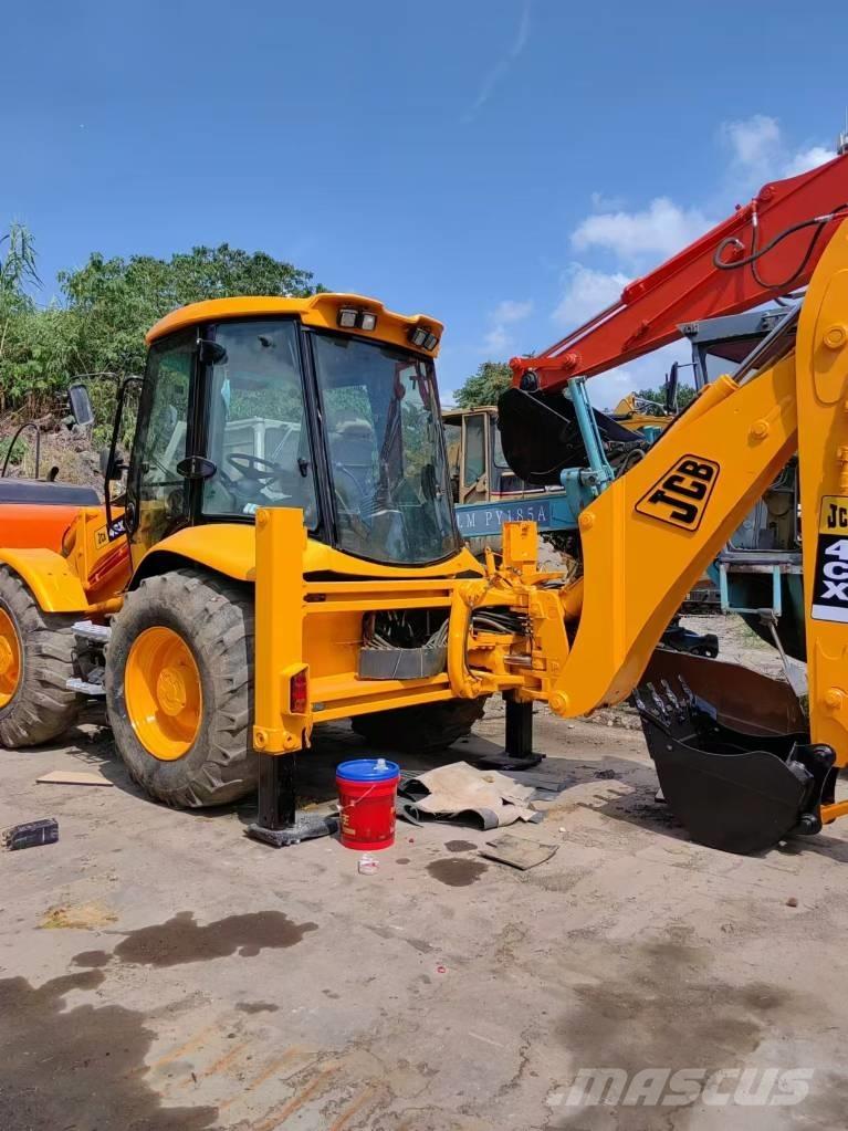 JCB 4 CX Bageri guseničari