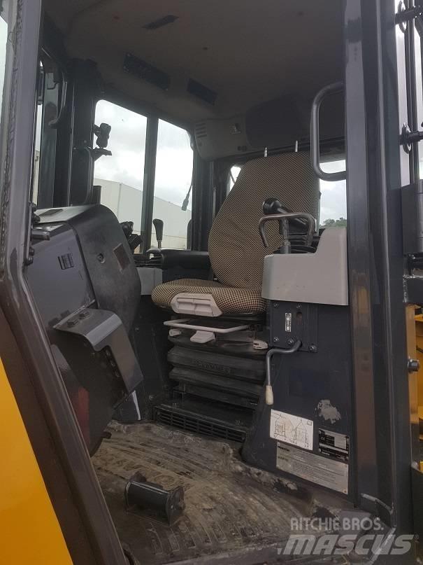 Komatsu D 51 EX-22 Buldožeri guseničari