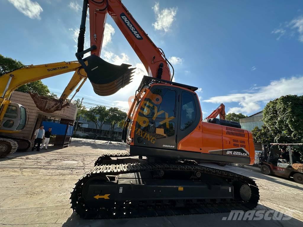 Doosan DX 225 LCA Bageri guseničari