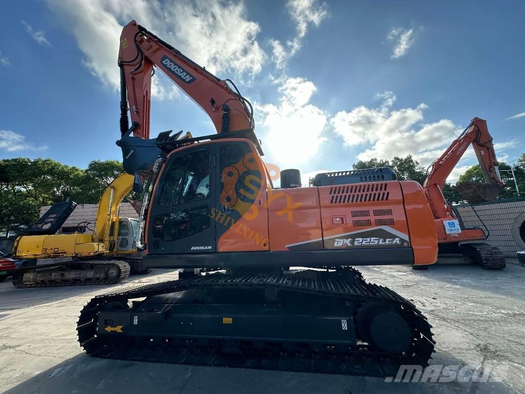 Doosan DX 225 LCA Bageri guseničari