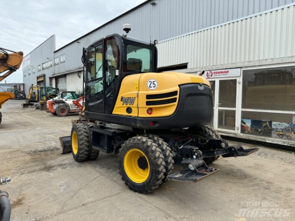 Yanmar B95W (40744) Bageri točkaši