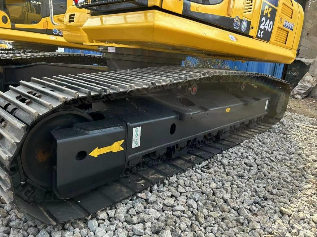Komatsu 240-8 Bageri guseničari