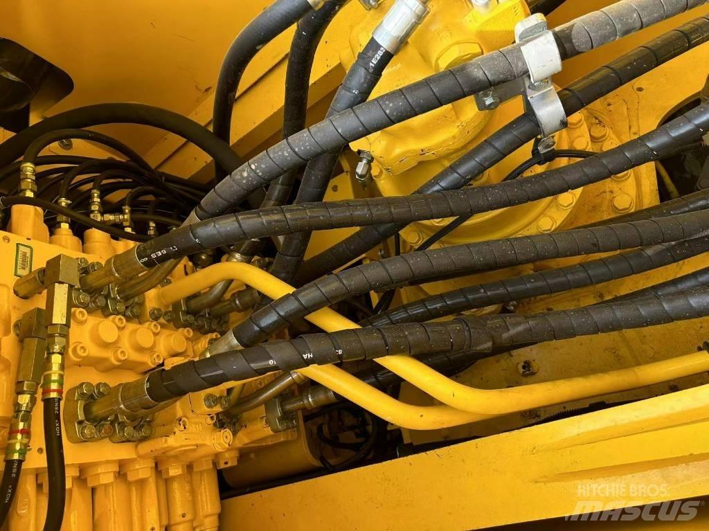 Komatsu 240-8 Bageri guseničari
