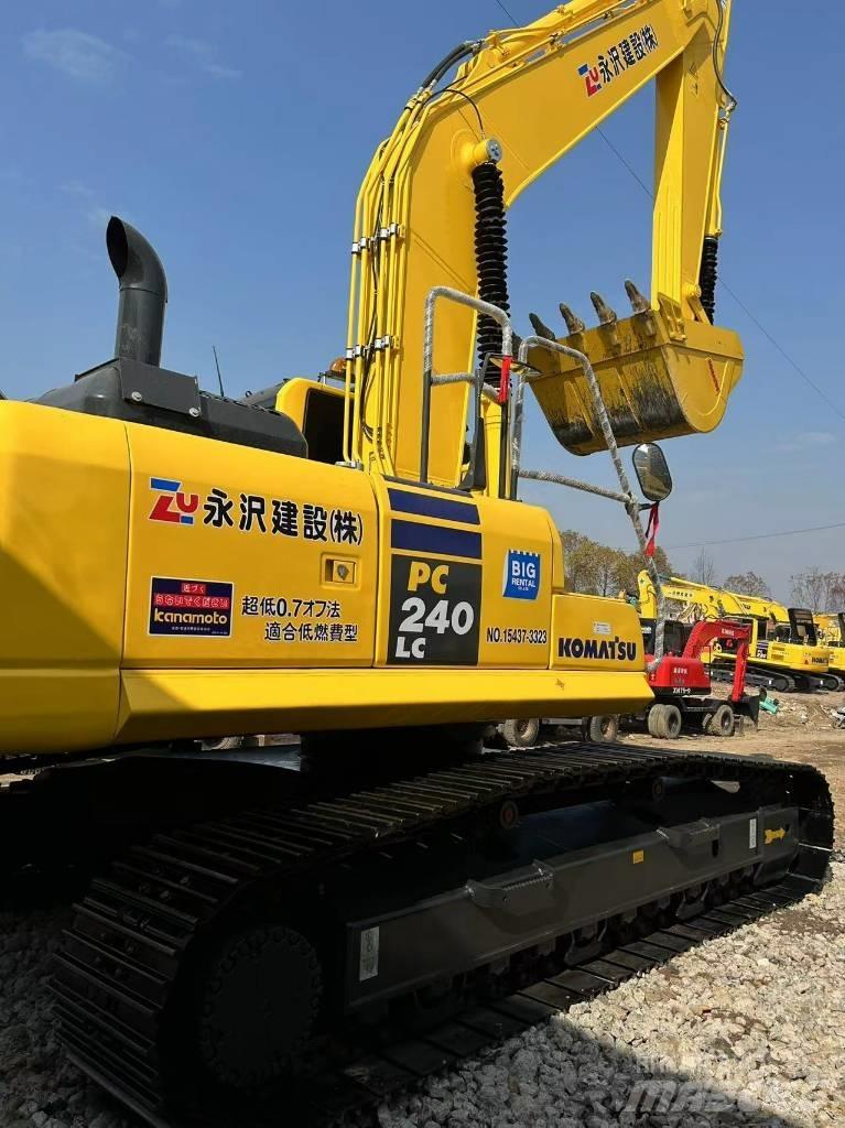Komatsu 240-8 Bageri guseničari