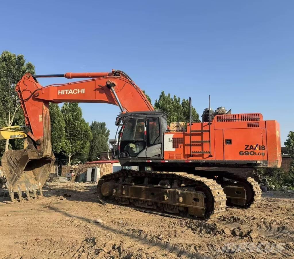 Hitachi ZX690LCH-5A Bageri guseničari