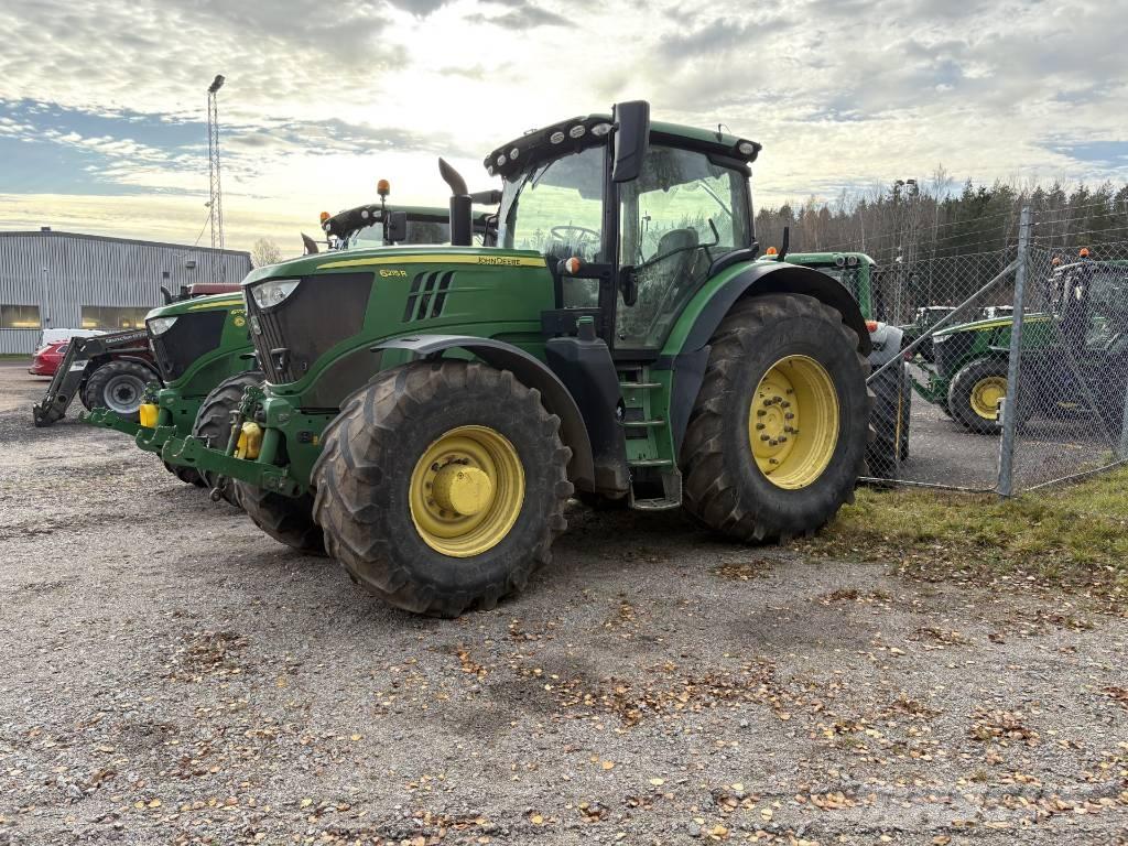 John Deere 6215 R Traktori