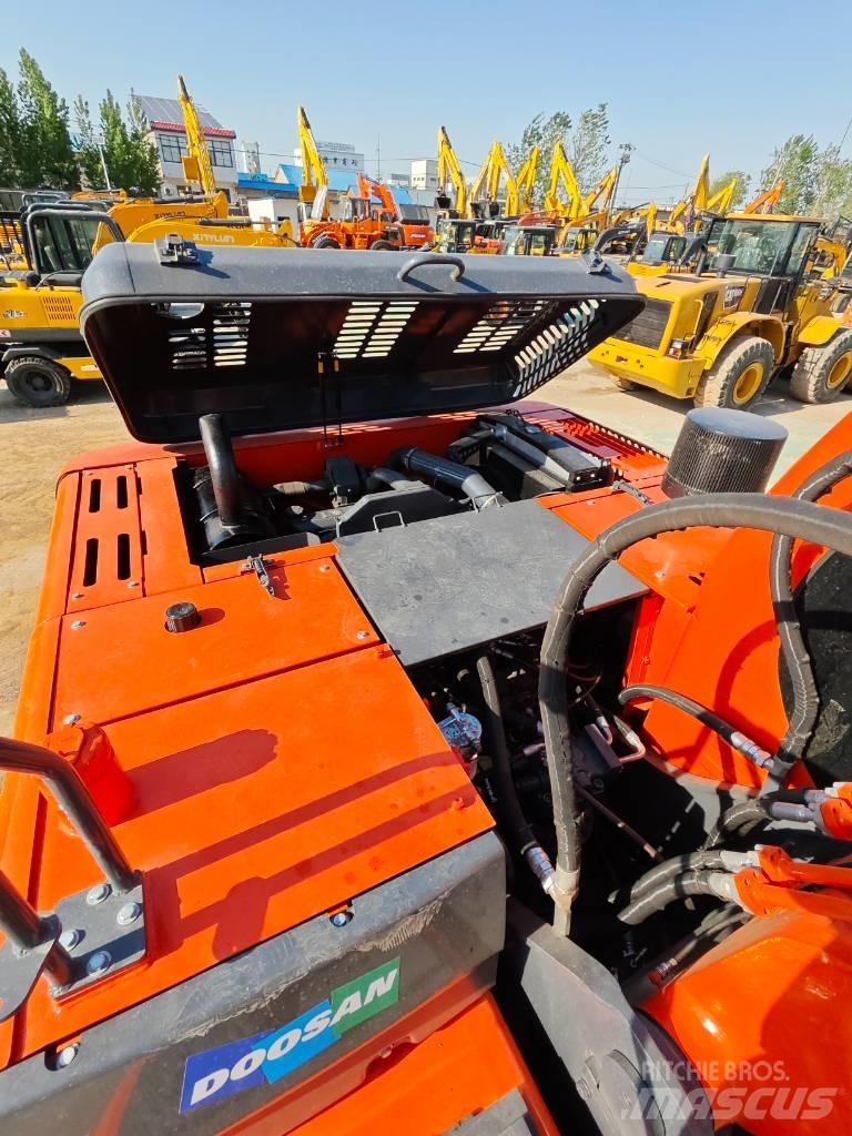 Doosan DX 225 LC Bageri guseničari