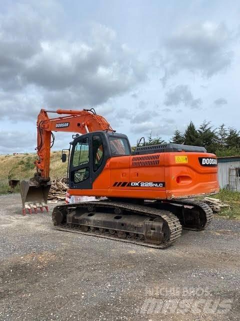 Doosan DX 225 NLC Bageri guseničari
