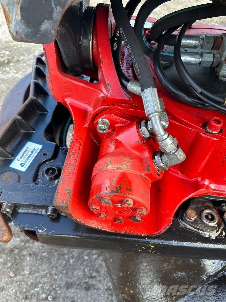 Takeuchi TB 2150 R Bageri guseničari