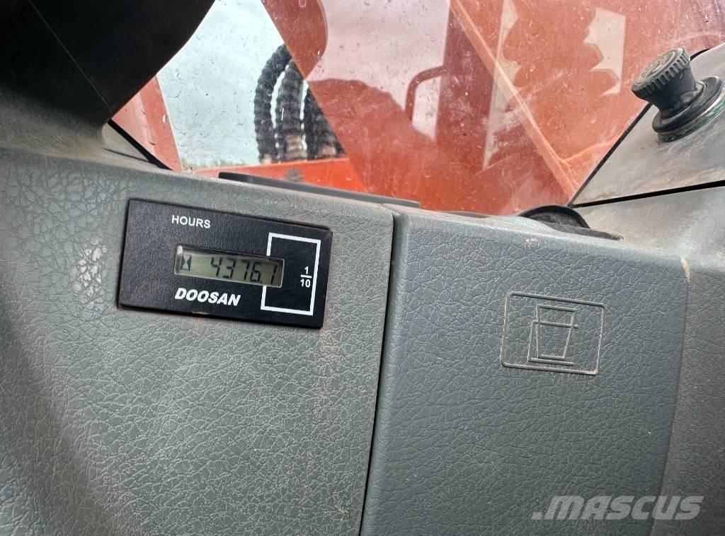 Doosan DX 140 LCR-3 Bageri guseničari