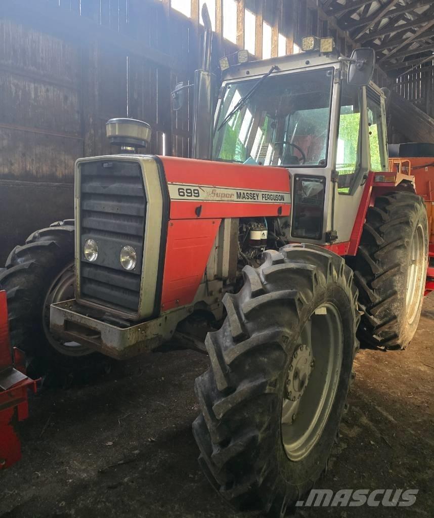 Massey Ferguson 699 Traktori