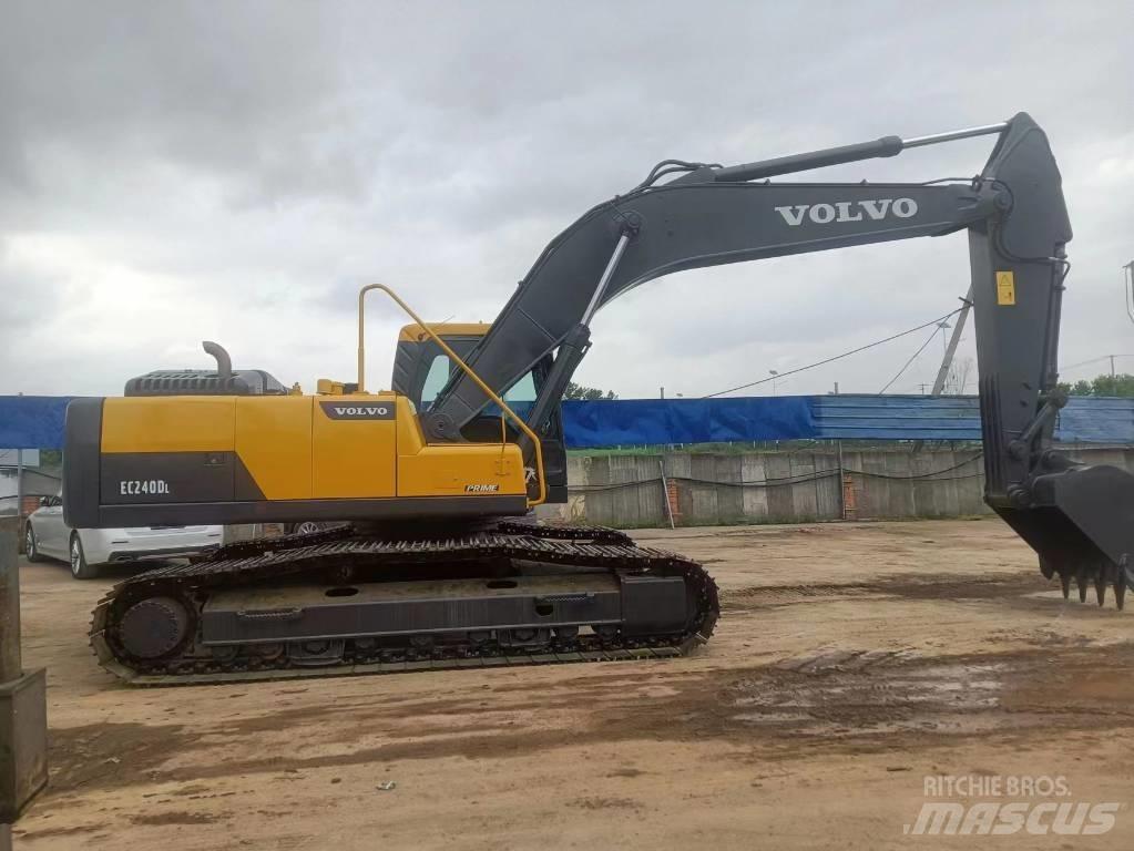 Volvo EC 240 DL Bageri guseničari