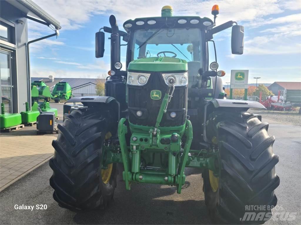 John Deere 6215R Traktori