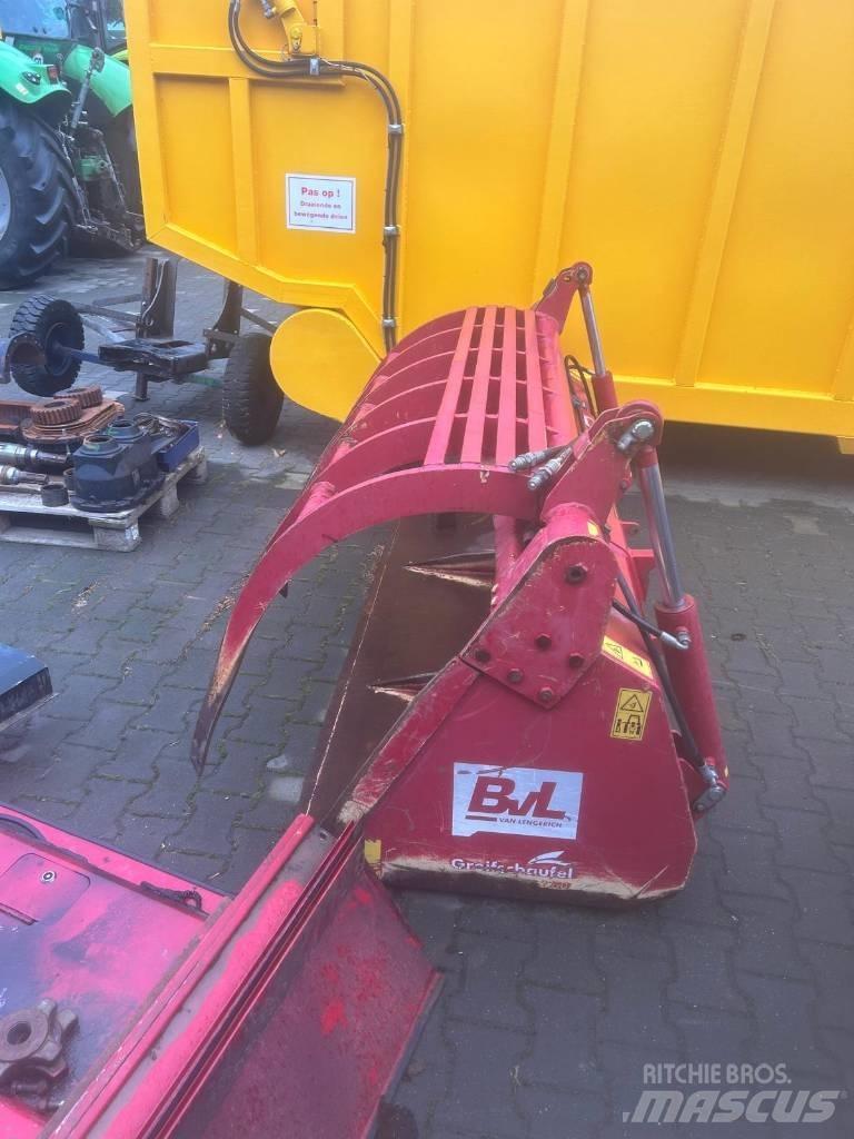CLAAS Arion 520 CIS Traktori